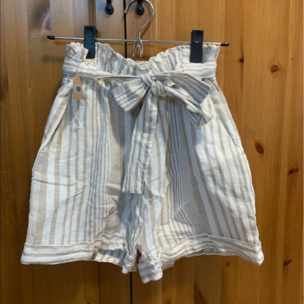 **NWT beige and white striped high waisted shorts